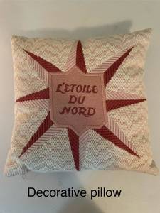 lot 533 image: Decorative Pillow with Ltoile Du Nord Design