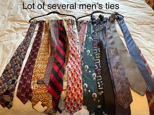 lot 545 image: Collection of 18 Mens Patterned Ties
