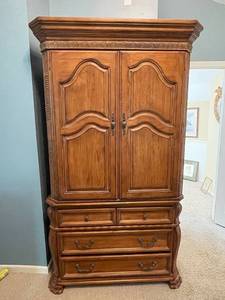 lot 559 image: Large Wooden Armoire Entertainment Center