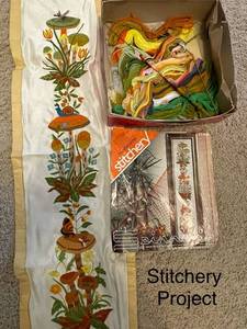 lot 572 image: Vintage Spinnerin Mushroom Stitchery Project Kit with Embroidery Threads