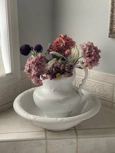 lot 583 image: Vintage White Ceramic Wash Basin and Pitcher with Dried Flowers