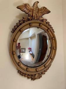 lot 584 image: Vintage Federal Style Convex Mirror with Eagle and Leaf Ornamentation