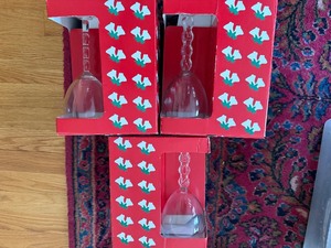 lot 185 image: 3 Sets of 4 Luminarc Noel Christmas Wine Goblets 11oz