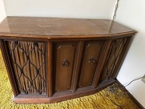 lot 1 image: Zenith Stereophonic High Fidelity Phonograph Console