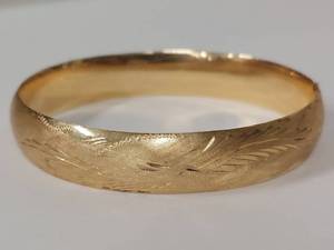 14K Gold Engraved Hinged Bangle Bracelet
