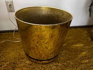 lot 18 image: Vintage Brass Planter with Patina