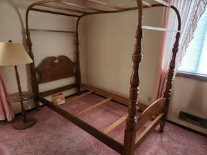 Vintage Ethan Allen Canopy Bed with Removable Top and Matching Finials