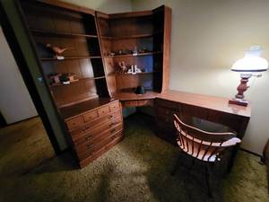 lot 39 image: Ethan Allen Wooden Corner Desk with Hutch and Chair Set