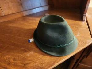 lot 43 image: Vintage Green Felt Fedora Hat with Rope Band