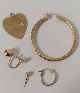 lot 58 image: 14K Gold Jewelry Assortment Including Hoop Earrings and Heart Pendant