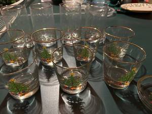 lot 78 image: Set of 17 Holiday Glassware with Festive Tree Design