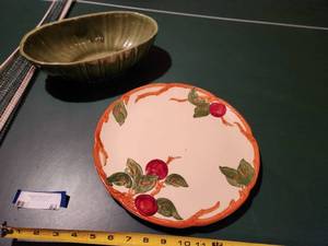 lot 83 image: Franciscan Hand-Decorated Plate and Haeger Green Bowl Set