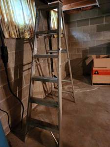 lot 88 image: Used Keller 706 Aluminum Step Ladder