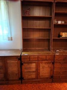 lot 103 image: Ethan Allen Wooden Hutch with Bookcase