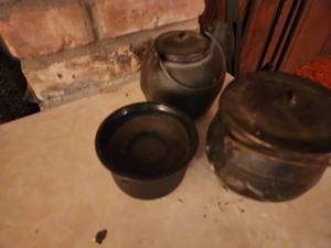 lot 116 image: Antique Cast Iron Miniature Cookware Set