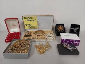 lot 128 image: Collection of Vintage and Designer Jewelry Pieces