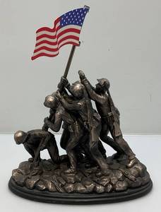 lot 189 image: Raising The Flag On Iwo Jima Resin Figurine 12.5 x 10 x 5