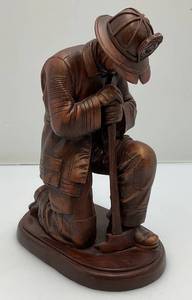 lot 193 image: 8 Fireman Kneeling Statue