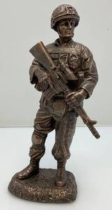 lot 197 image: 10 DWK Brand Soldier Figurine