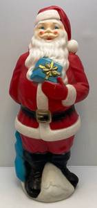 lot 4 image: Large Vintage Blow Mold Santa Claus 36 Tall
