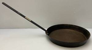lot 8 image: Greenfield Brand  20 14 Steel Skillet With Large 23 Handle