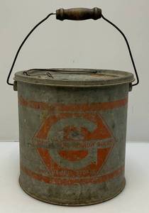 lot 28 image: Vintage Gamble Stores Floating Minnow Bucket