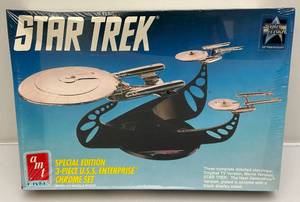 lot 55 image: Vintage AMT Special Edition U.S.S. Enterprise CHROME SET (Factory Sealed)