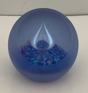 lot 225 image: RARE EST. $300.00-$600.00 Bergstrom Mahler Museum AMAZING Paperweight 93100