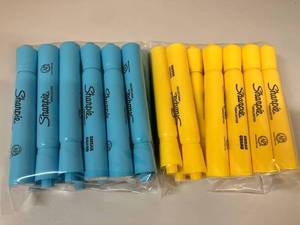 lot 93 image: Light Blue and Yellow Sharpie Highlighters