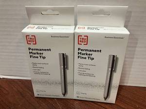 lot 94 image: Silver Metallic Markers