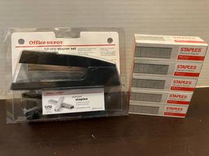 lot 23 image: Full Strip Stapler and Staples