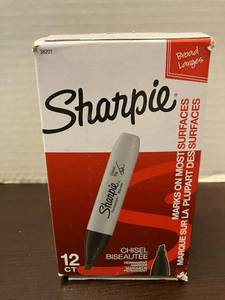 lot 65 image: Sharpie Chisel Tip Markers