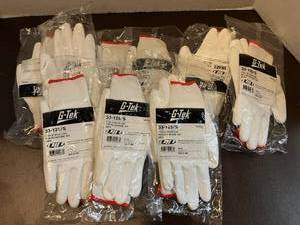 lot 137 image: Small Work Gloves