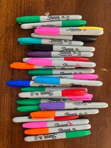 lot 28 image: Sharpie Markers