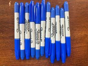 lot 29 image: Sharpie Blue Dual Tip Markers