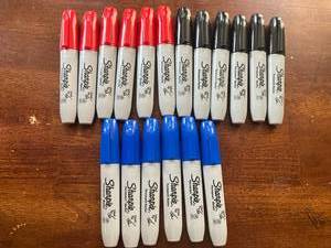lot 31 image: Sharpie Chisel Tip Markers