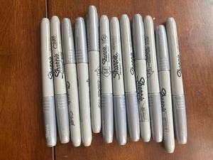 lot 36 image: Sharpie Metallic Silver Markers