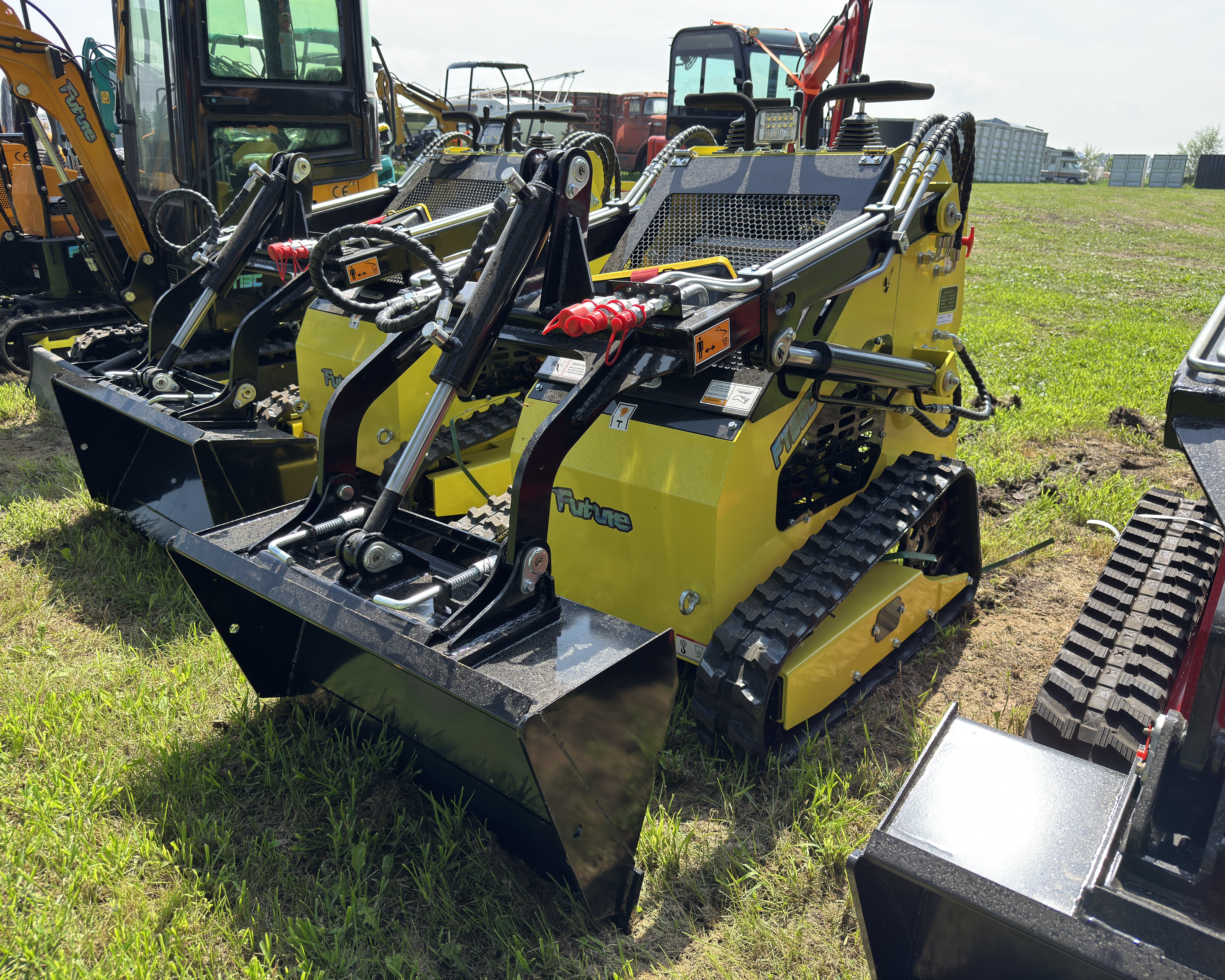 lot 3077 image: 2025 FUTURE Skid Steer Loader (FT36C)