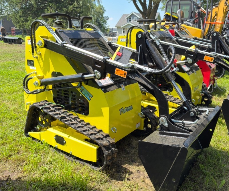 lot 3477 image: 2025 FUTURE Skid Steer Loader (FT36C)