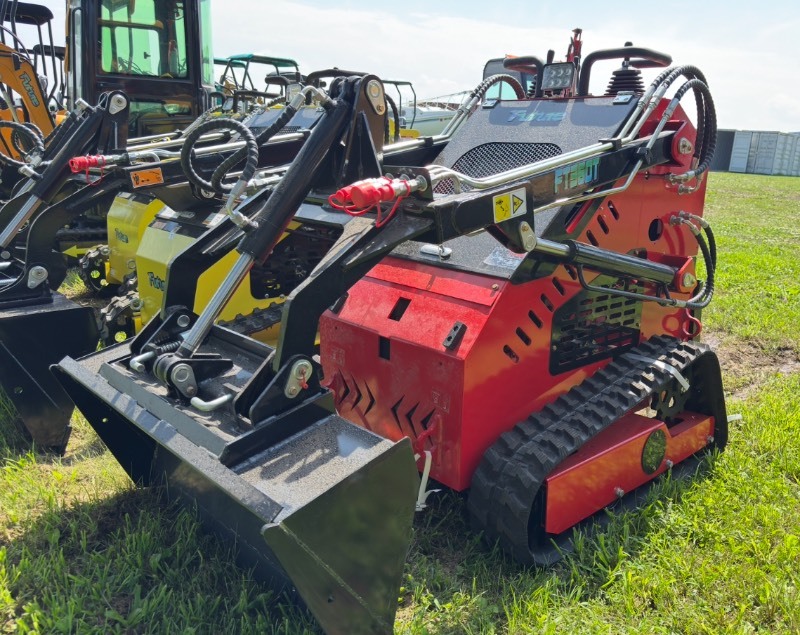lot 3076 image: 2025 FUTURE Mini Skid Steer Loader (FT-360T) 