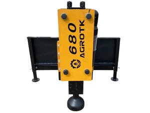 lot 1251 image: CFG Skid Steer Post Driver (PD680-PZ)