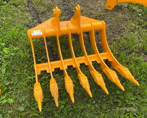 lot 6311 image: FUTURE Excavator Rake for CAT 305 - 32 Inch