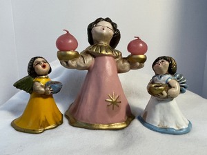 lot 10 image: Three Bonzner Engel Thun Angels Ceramic made in Italy