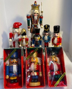 lot 17 image: Nutcracker Lot 9 pieces some Kurt Adler