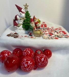 lot 22 image: James Connor For Season of Cannon Falls Sgnoms Snowman Gnomes and Decor