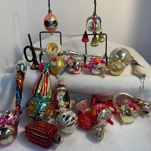 lot 24 image: Lot 2 of 2 Antique Glass Ornaments West German