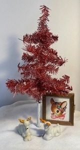 lot 26 image: Vintage Inspired Pink Tinsel Tree and Brand New Reindeer Framed Picture