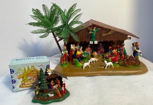 lot 29 image: Vintage Plastic Nativity Creche Scene 1950s by Starbrite and Mini Set