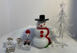 lot 38 image: Lot of 4 Blown Glass Christmas Decor Snowman, Tree