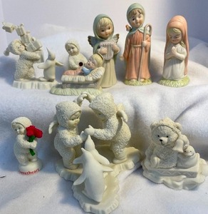 lot 57 image: Lefton Nativity Set and Snowbabies Lot of 5